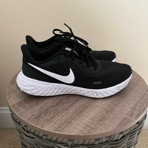 Nike Revolution 5